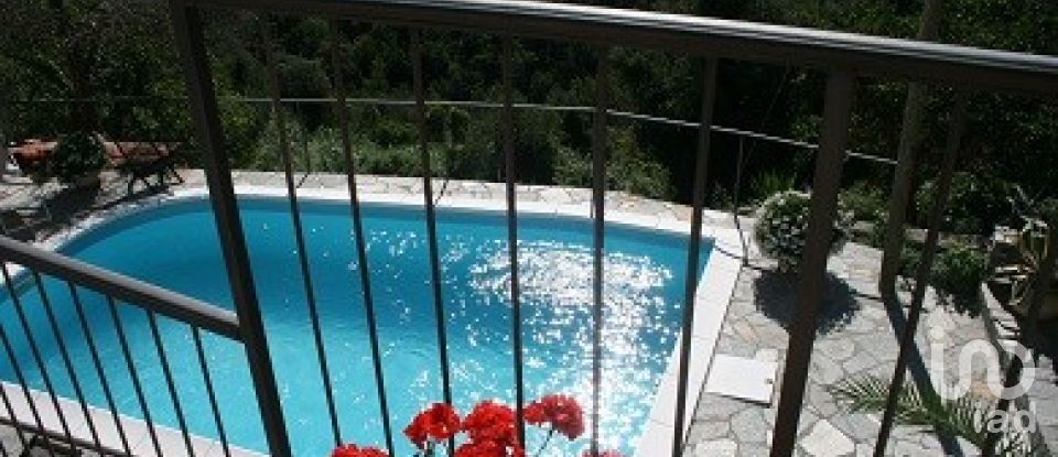 Villa Bifamiliare 10 locali di 210 m² in Testico (17020)