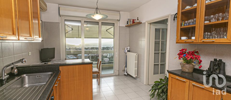 Appartamento 7 locali di 110 m² a Genova (16148)