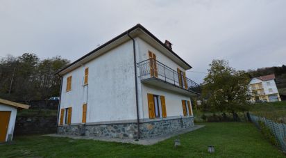 Casa 10 locali di 200 m² in Urbe (17048)
