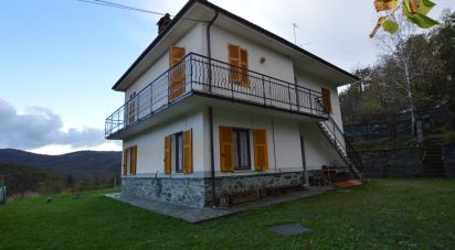 House 10 rooms of 200 m² in Urbe (17048)