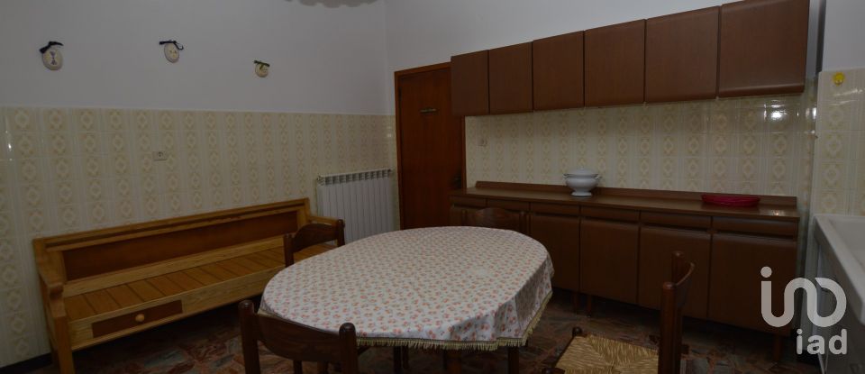 House 10 rooms of 200 m² in Urbe (17048)