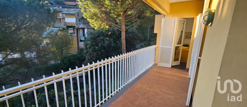 Hotel 3 rooms of 80 m² in Arenzano (16011)