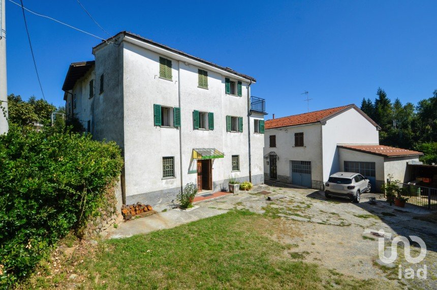 Casa di paese 7 locali di 166 m² in Roccavignale (17017)