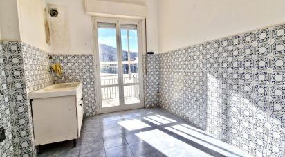 Appartamento 5 locali di 90 m² a Genova (16141)
