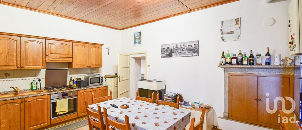 Appartamento 6 locali di 140 m² a Oggiono (23848)
