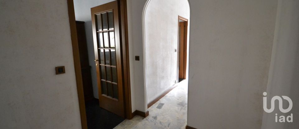 Four-room apartment of 75 m² in Genova (16151)