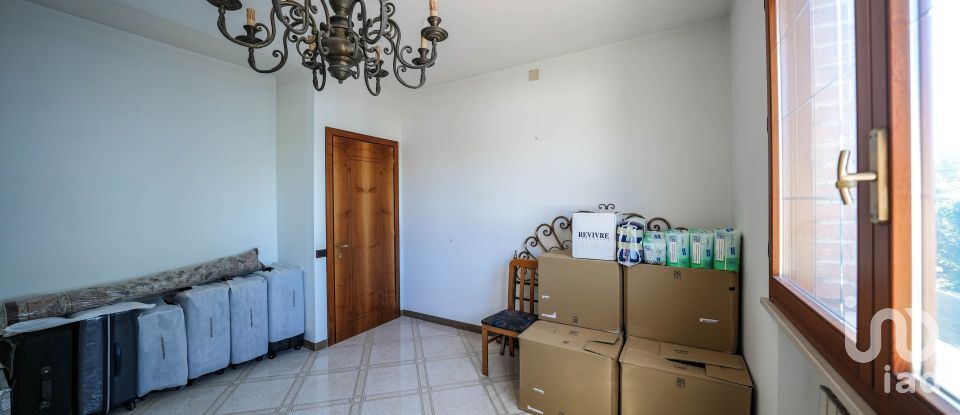 Town house 10 rooms of 300 m² in Massa Fiscaglia (44025)