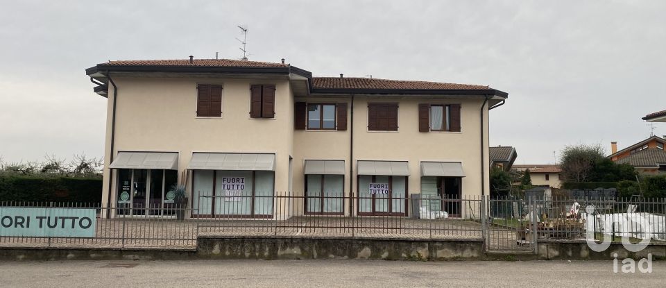 Negozio / locale commerciale di 210 m² in San Pietro in Cariano (37029)