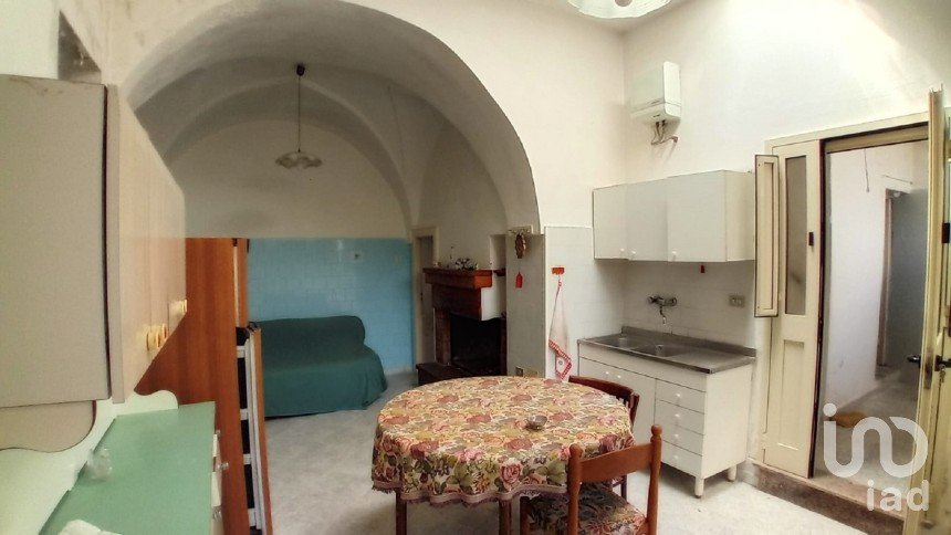 Lodge 7 rooms of 90 m² in Spongano (73038)