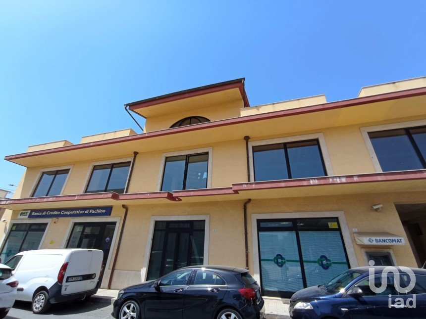 Casa indipendente 6 locali di 300 m² in Avola (96012)