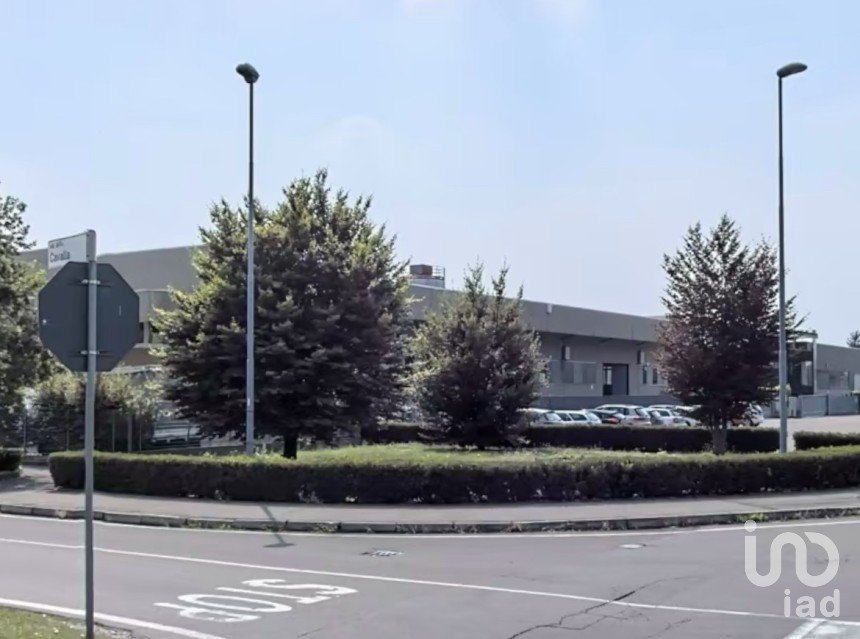 Warehouse of 1,500 m² in Seveso (20822)