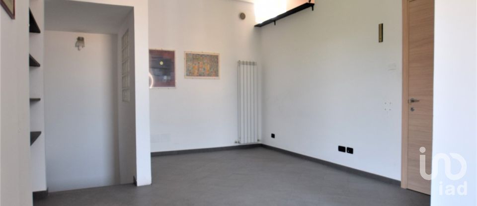 Apartment 5 rooms of 71 m² in Genova (16159)