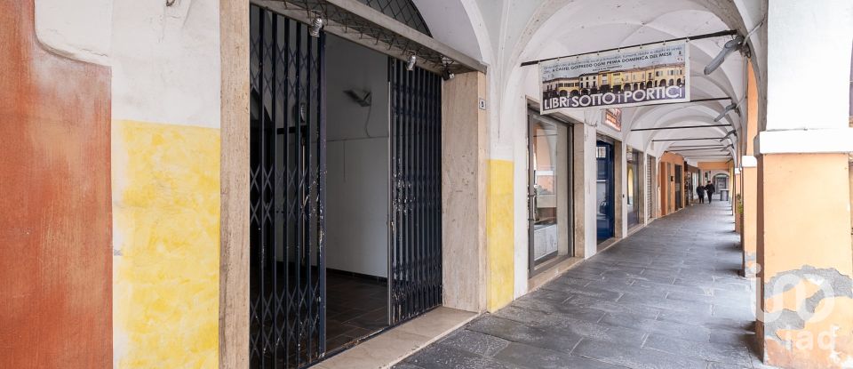 Negozio / locale commerciale di 212 m² in Castel Goffredo (46042)