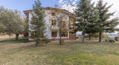 Rustico 6 locali di 200 m² in Treia (62010)