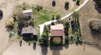 Rustico 6 locali di 200 m² in Treia (62010)