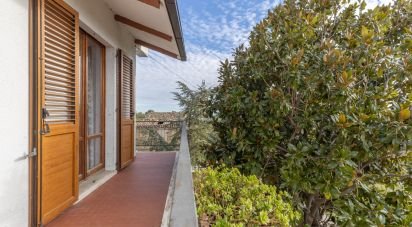 Rustico 6 locali di 200 m² in Treia (62010)