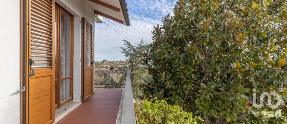 Rustico 6 locali di 200 m² in Treia (62010)