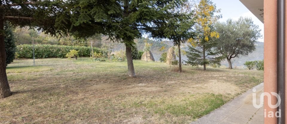 Rustico 6 locali di 200 m² in Treia (62010)