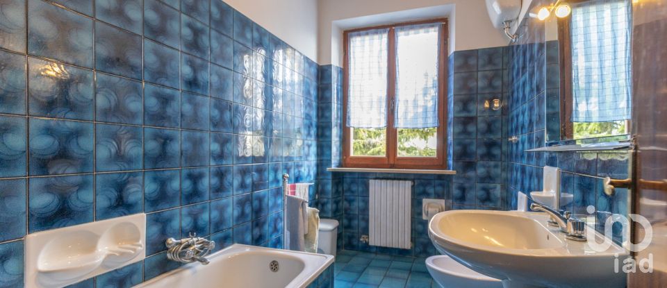 Rustico 6 locali di 200 m² in Treia (62010)