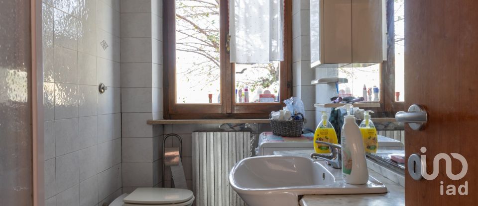 Rustico 6 locali di 200 m² in Treia (62010)