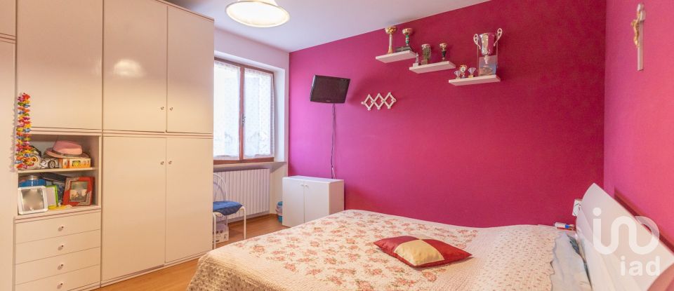 Rustico 6 locali di 200 m² in Treia (62010)