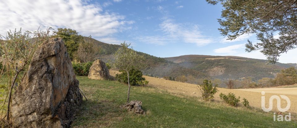 Rustico 6 locali di 200 m² in Treia (62010)