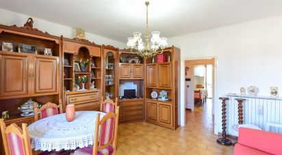 Three-room apartment of 80 m² in Inverigo (22044)