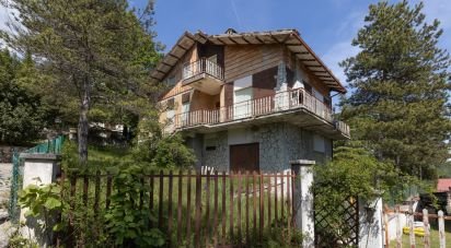 Casa 7 locali di 293 m² in Sarnano (62028)