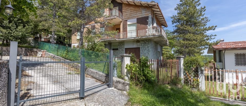House 7 rooms of 293 m² in Sarnano (62028)