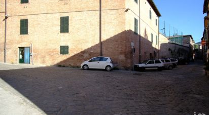 Negozio / locale commerciale di 138 m² in Fabriano (60040)