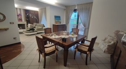 Villa Bifamiliare 16 locali di 287 m² in Elice (65010)
