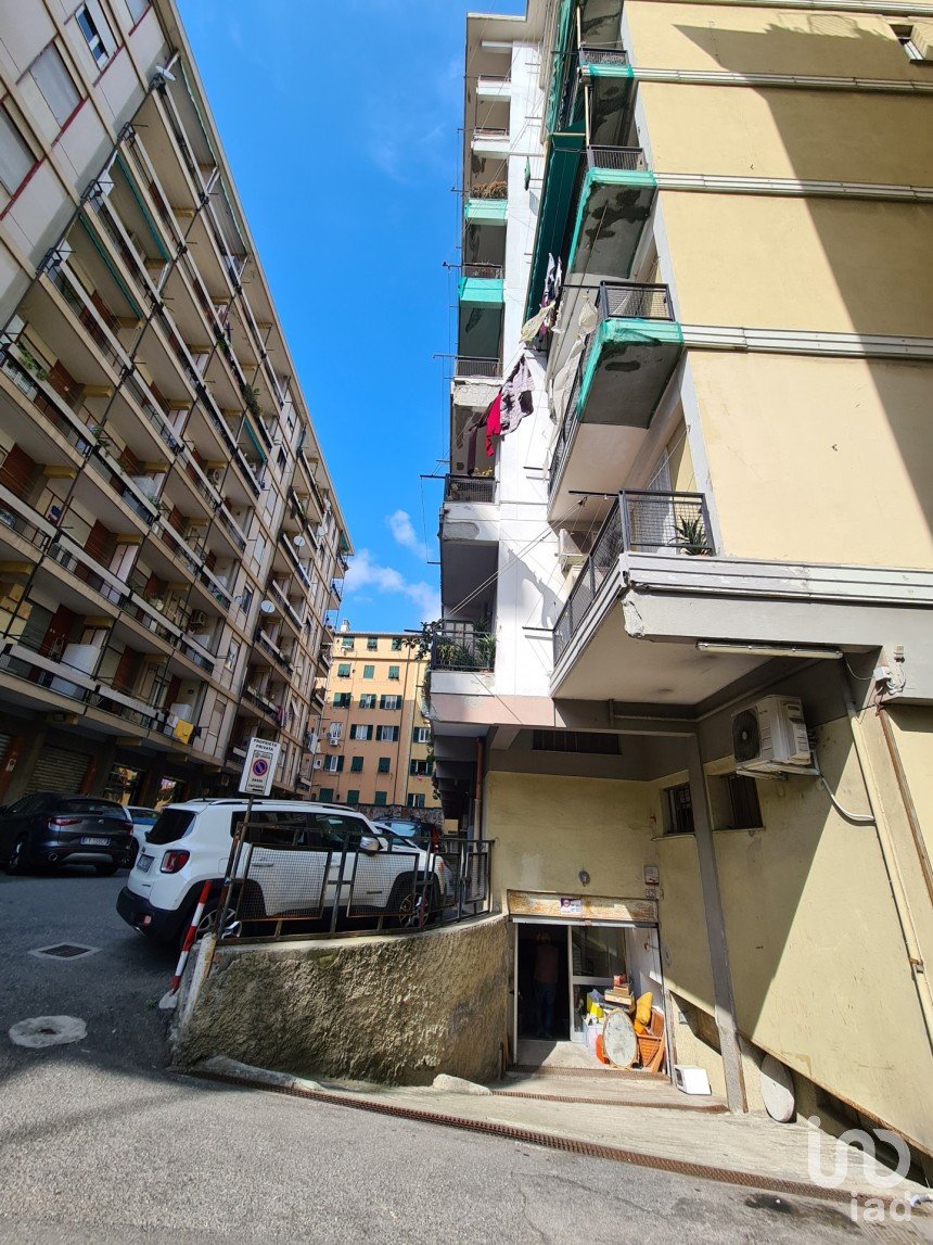 Negozio / locale commerciale di 500 m² in Genova (16161)