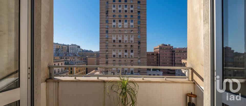 Hotel 9 rooms of 248 m² in Genova (16121)