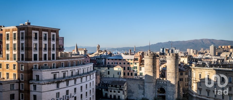 Hotel 9 rooms of 248 m² in Genova (16121)