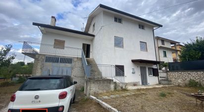 Casa indipendente 15 locali di 350 m² in Poggio Picenze (67026)