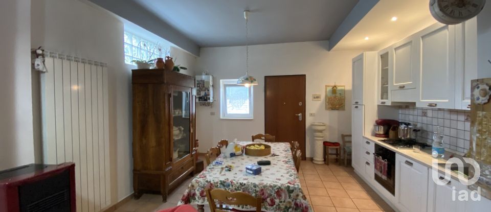 Town house 15 rooms of 350 m² in Poggio Picenze (67026)