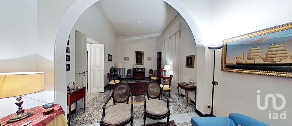 Hotel 9 rooms of 198 m² in Chiavari (16043)