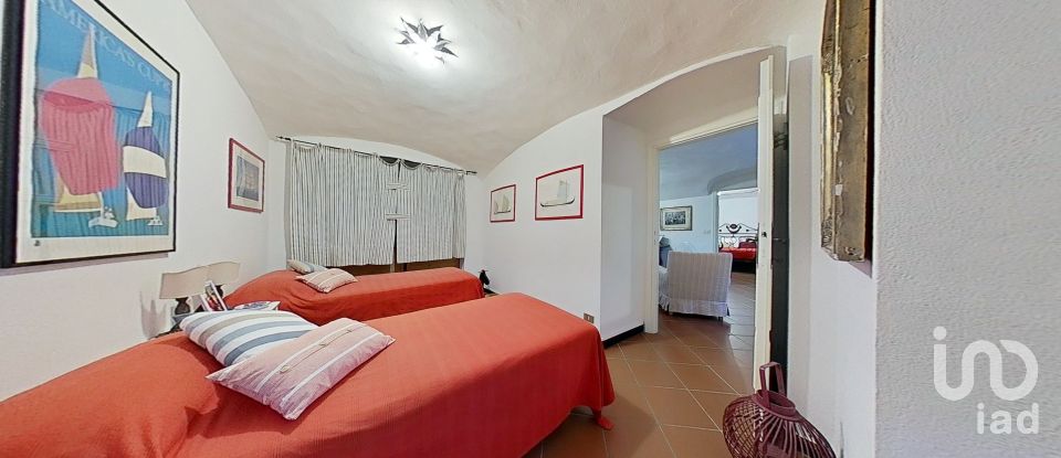 Hotel 4 rooms of 95 m² in Chiavari (16043)