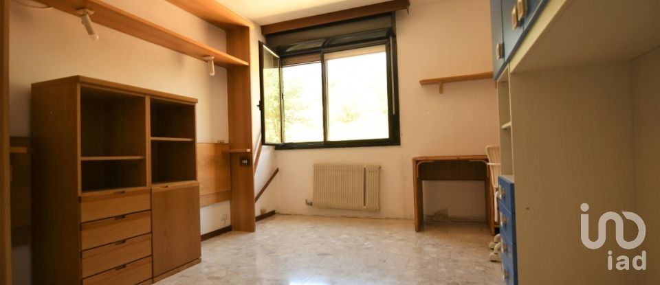 Appartamento 5 locali di 70 m² a Genova (16159)