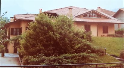 Villa Bifamiliare 20 locali di 900 m² in Vertova (24029)