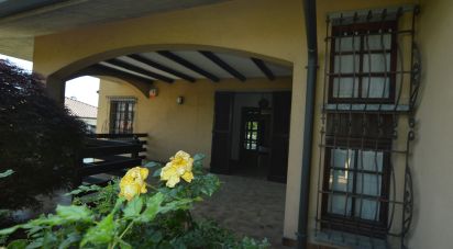 Villa Bifamiliare 20 locali di 900 m² in Vertova (24029)