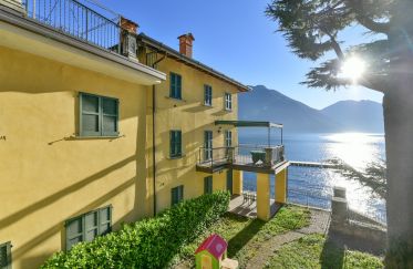 Hotel 3 rooms of 137 m² in Argegno (22010)