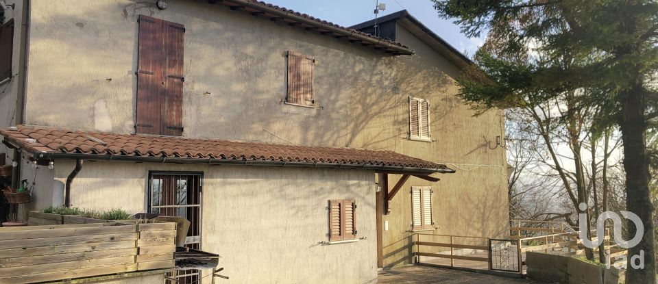 Town house 6 rooms of 143 m² in Gubbio (06024)