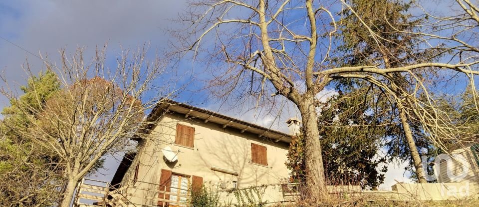 Casa indipendente 6 locali di 143 m² in Gubbio (06024)