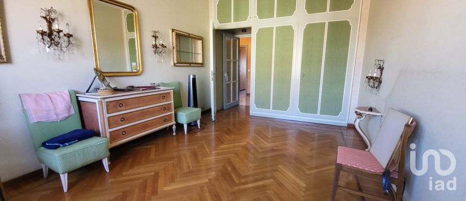 Hotel 8 rooms of 249 m² in Torino (10128)