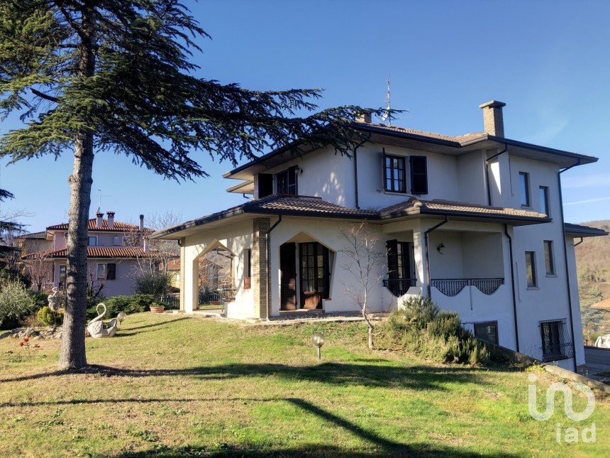 Casale 6 locali di 350 m² in Monte Cerignone (61010)