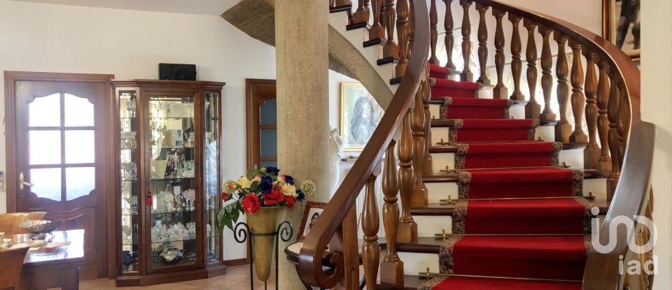 Casale 6 locali di 350 m² in Monte Cerignone (61010)