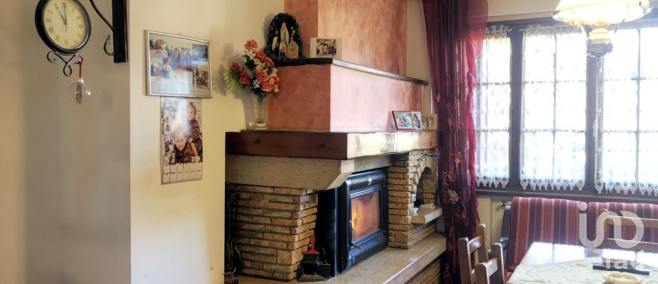 Casale 6 locali di 350 m² in Monte Cerignone (61010)