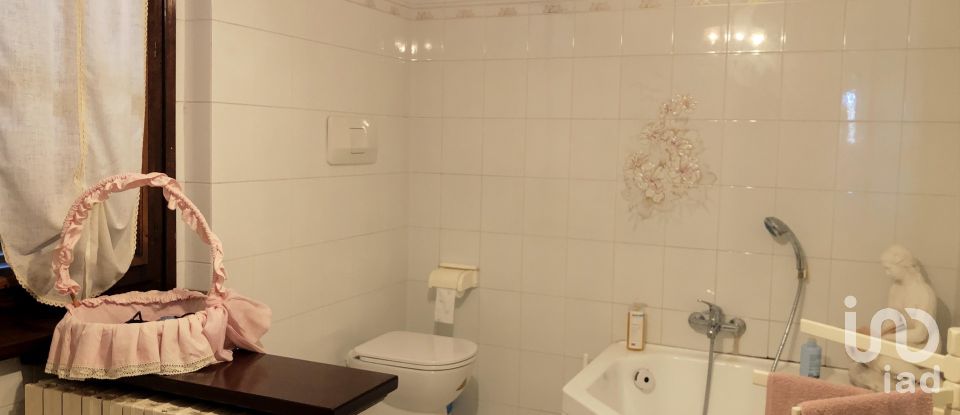 Casale 6 locali di 350 m² in Monte Cerignone (61010)