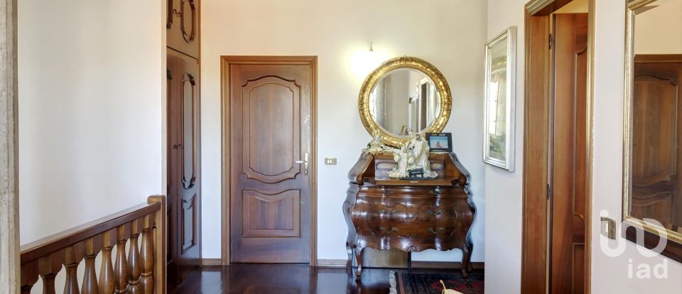 Casale 6 locali di 350 m² in Monte Cerignone (61010)